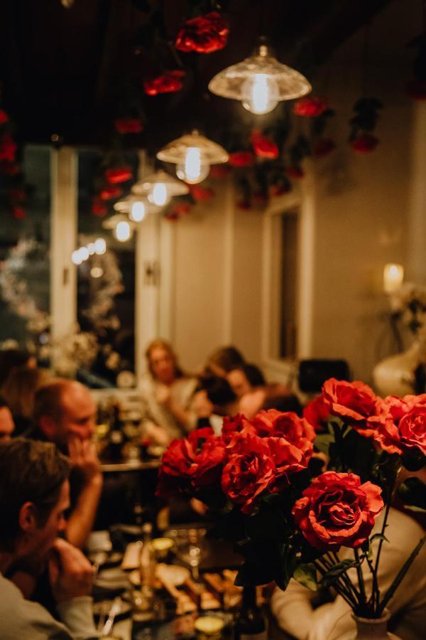 Hotel Rose Red
